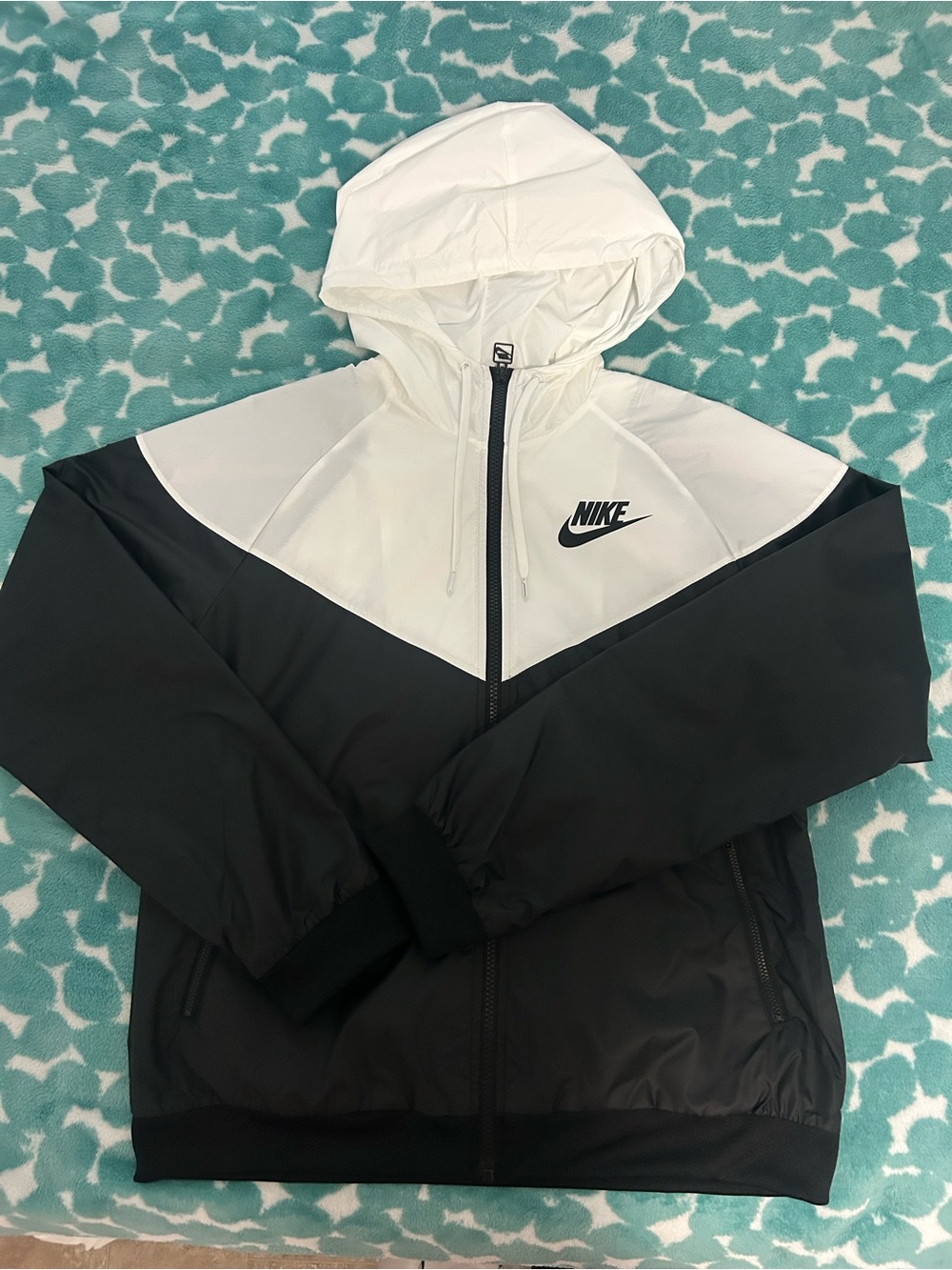 Women’s Nike Black and White Hooded Windbreaker Jacket